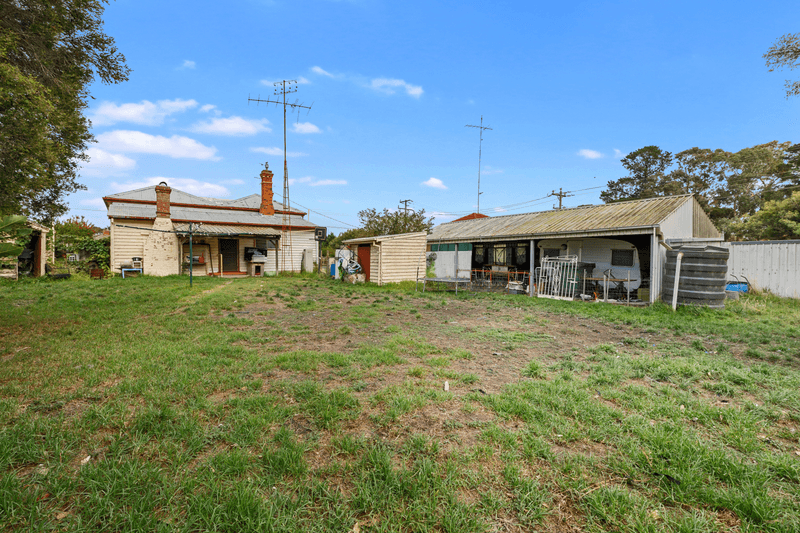 27 HAMILTON STREET, BROADFORD, VIC 3658