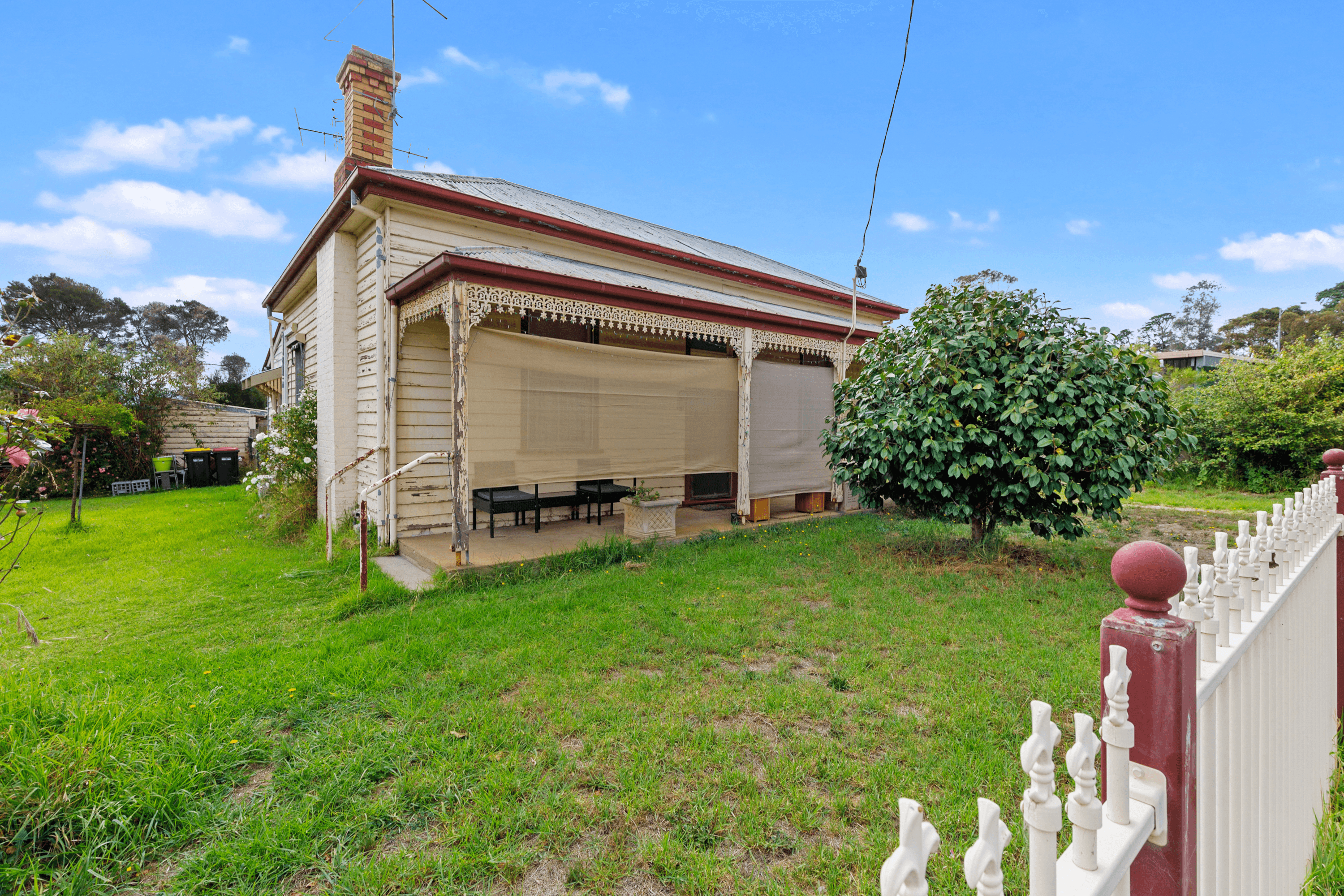 27 HAMILTON STREET, BROADFORD, VIC 3658