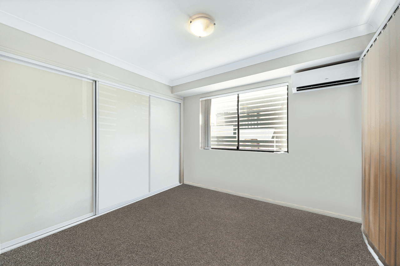 21/4-8 Omeo Street, MACGREGOR, QLD 4109