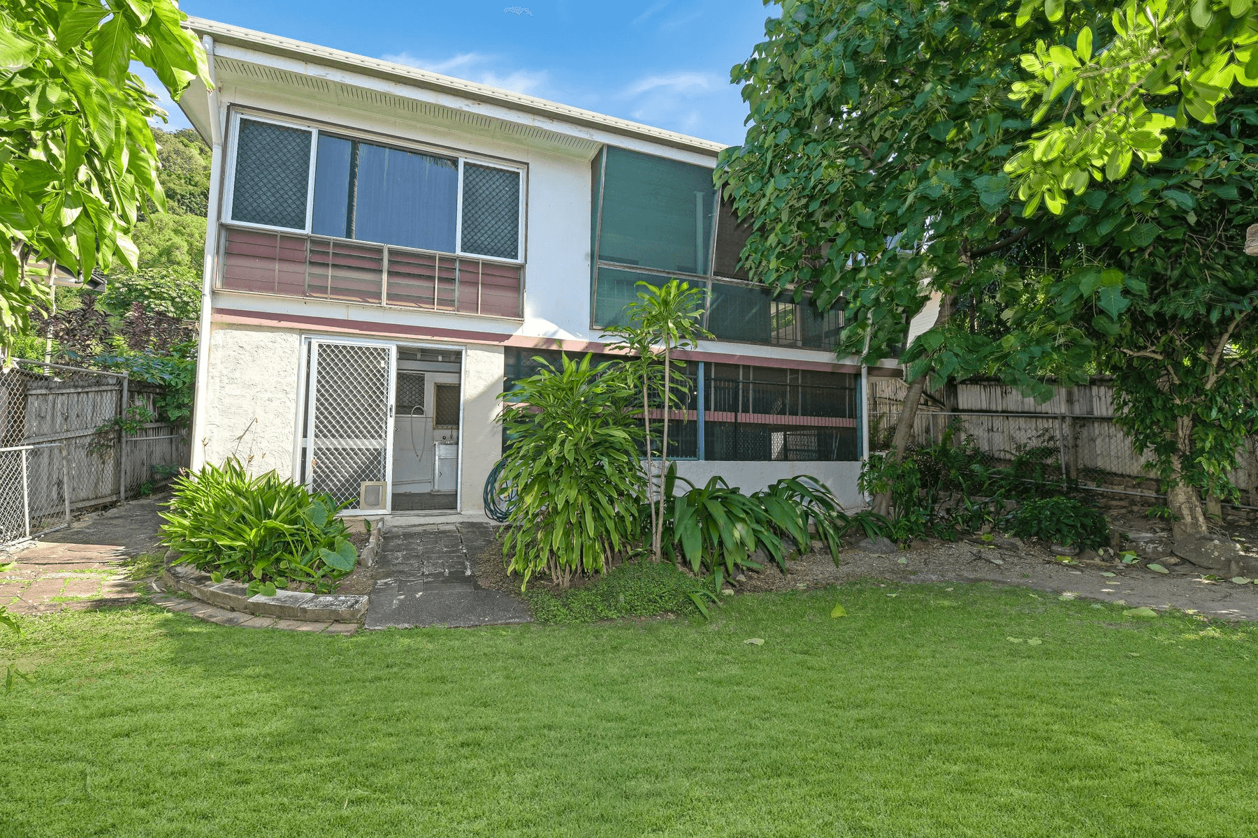 8 Sexton Street, AEROGLEN, QLD 4870