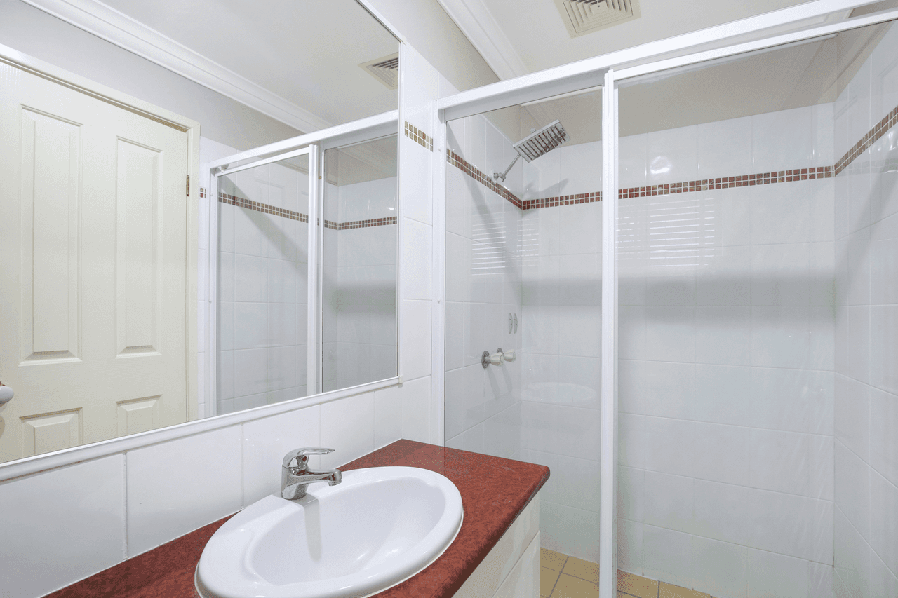 2 Lofty Court, HEMMANT, QLD 4174