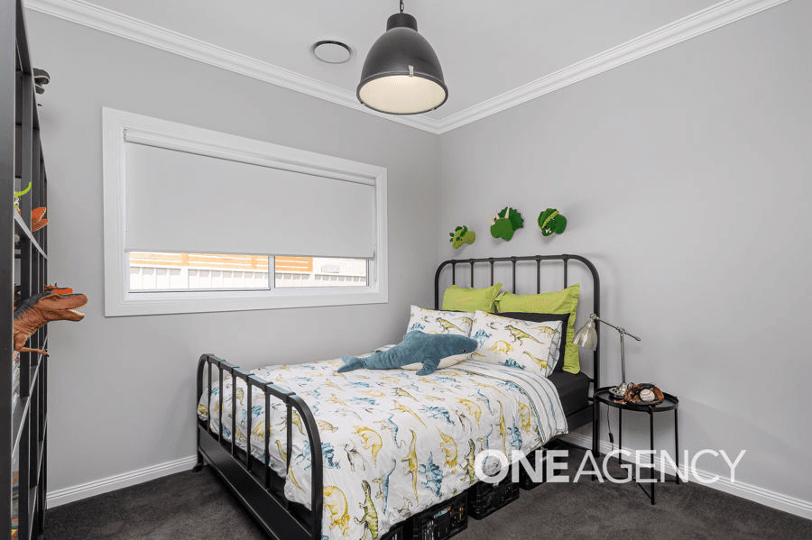 12 BENNELONG CRESCENT, LLOYD, NSW 2650