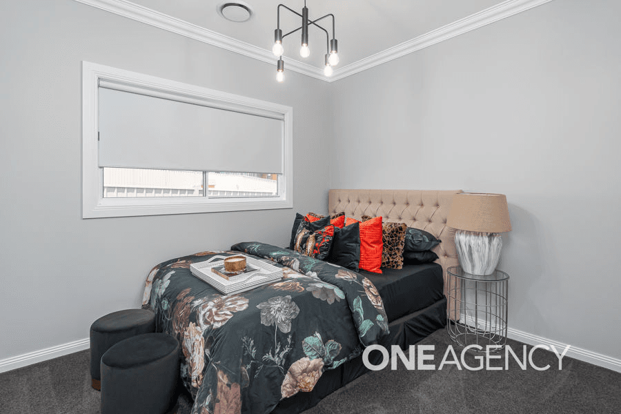 12 BENNELONG CRESCENT, LLOYD, NSW 2650