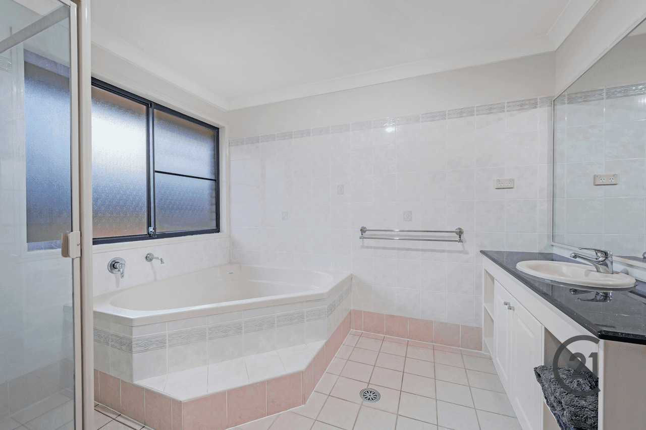 17 Broadleaf Crescent, Beaumont Hills, NSW 2155