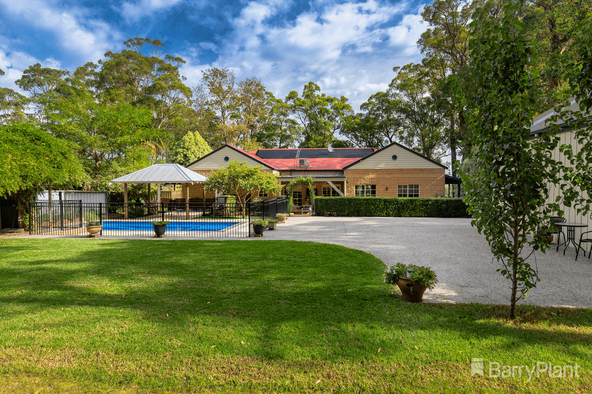 17 Paternoster Road, Cockatoo, VIC 3781