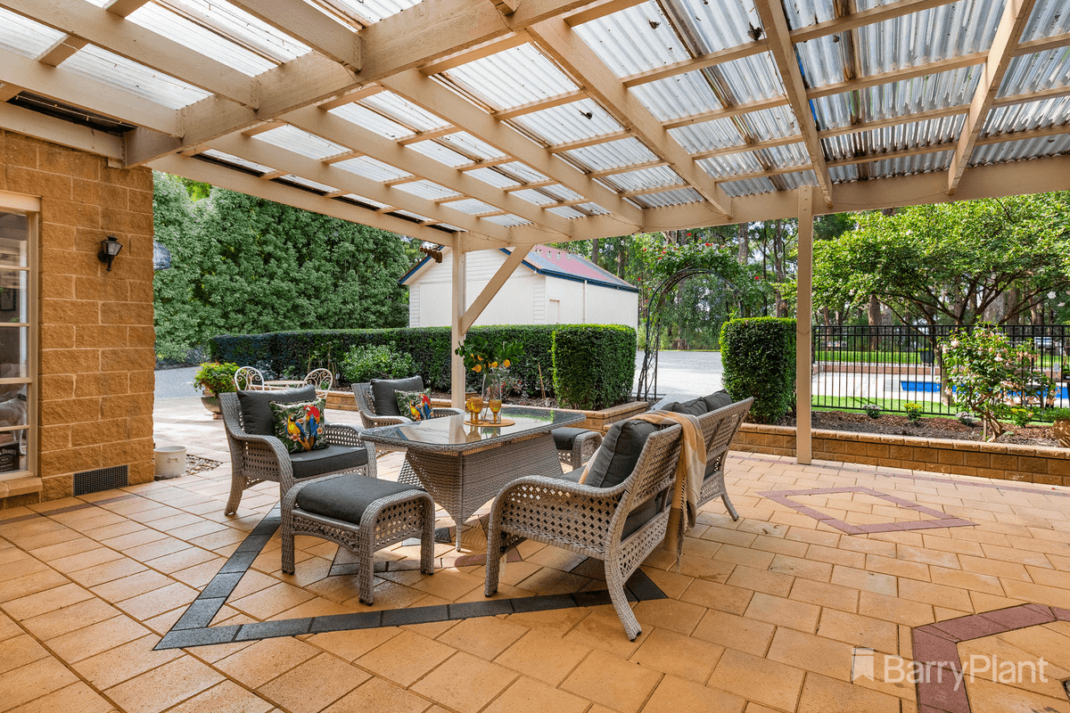 17 Paternoster Road, Cockatoo, VIC 3781