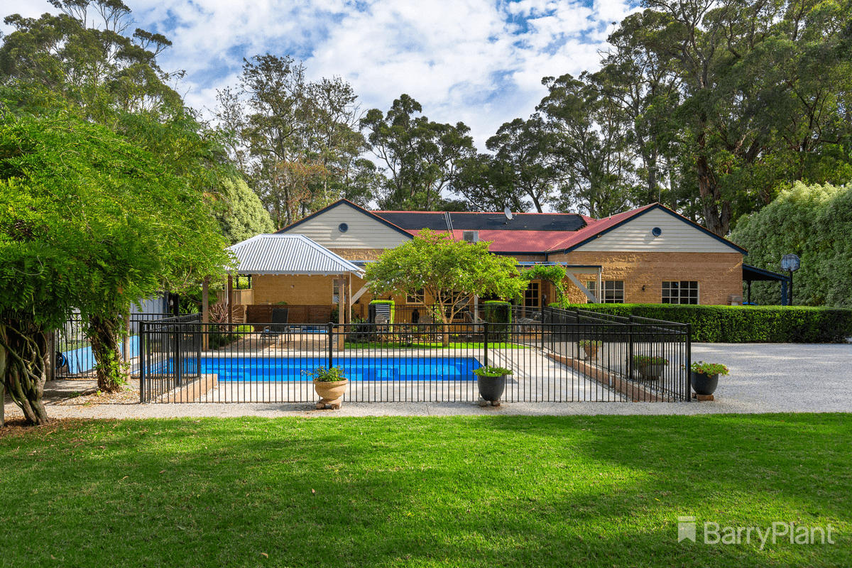 17 Paternoster Road, Cockatoo, VIC 3781