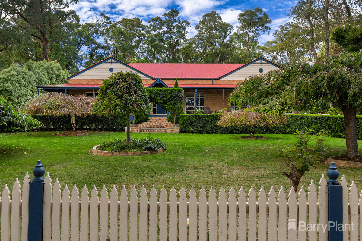 17 Paternoster Road, Cockatoo, VIC 3781