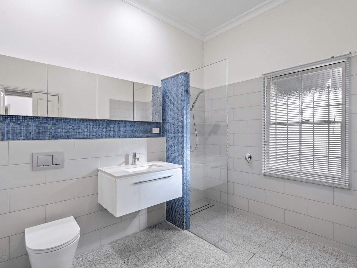 18 Lockerbie Street, Kangaroo Point, QLD 4169