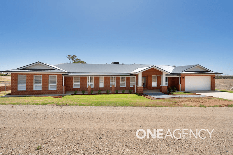 19 MATILDA CRESCENT, GUMLY GUMLY, NSW 2652