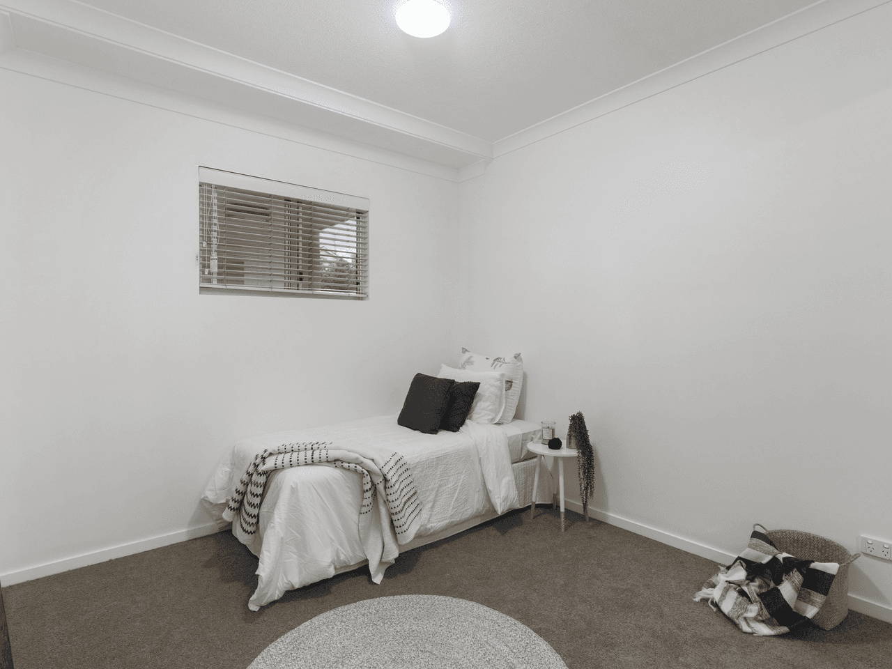 Unit 4/12 Belgrave Rd, Indooroopilly, QLD 4068