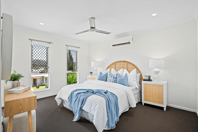 1 Hillstone Crescent, MAUDSLAND, QLD 4210