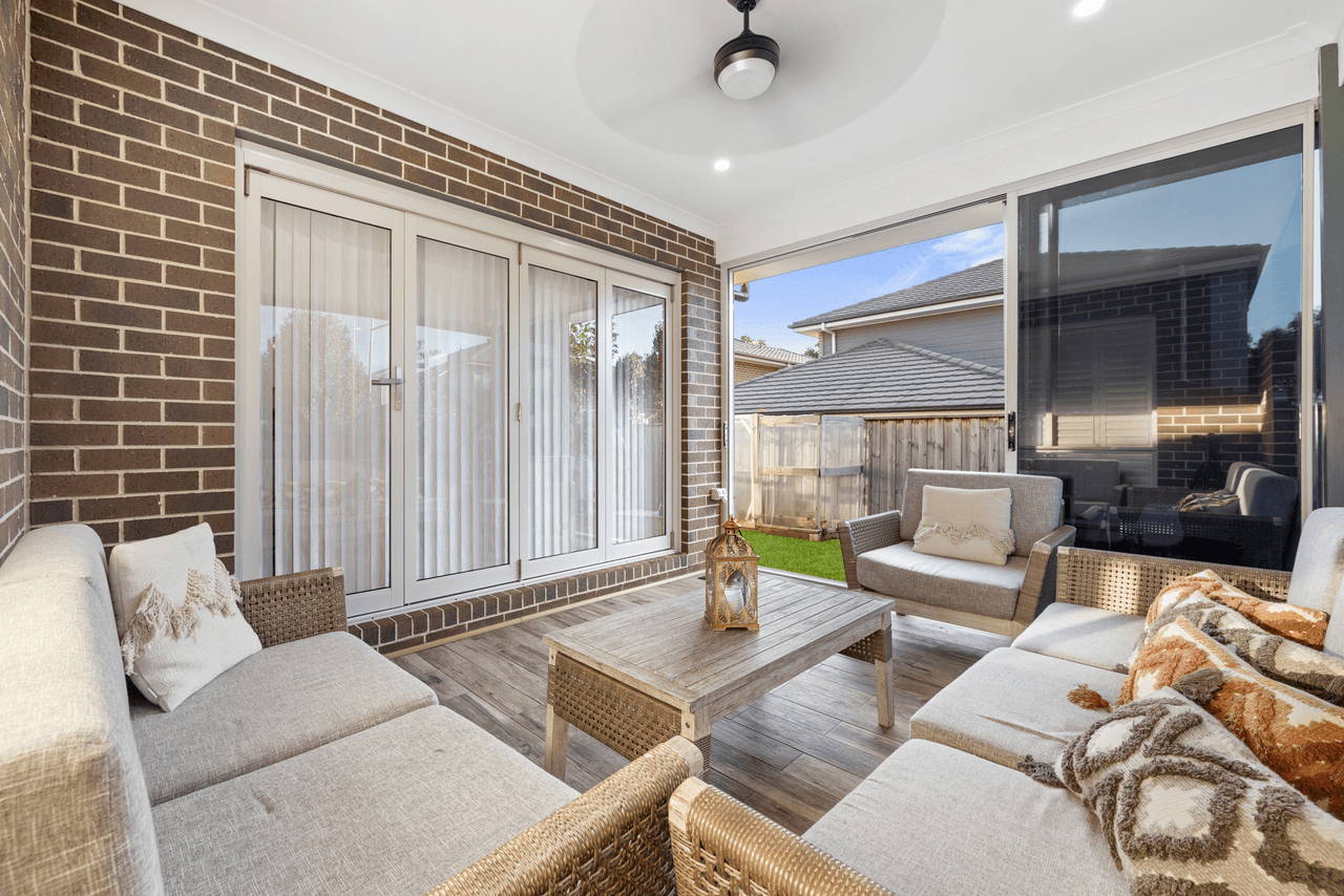 22 Bowen Circuit, GLEDSWOOD HILLS, NSW 2557