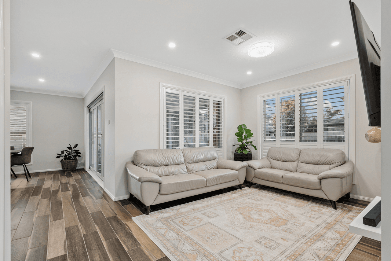 22 Bowen Circuit, GLEDSWOOD HILLS, NSW 2557