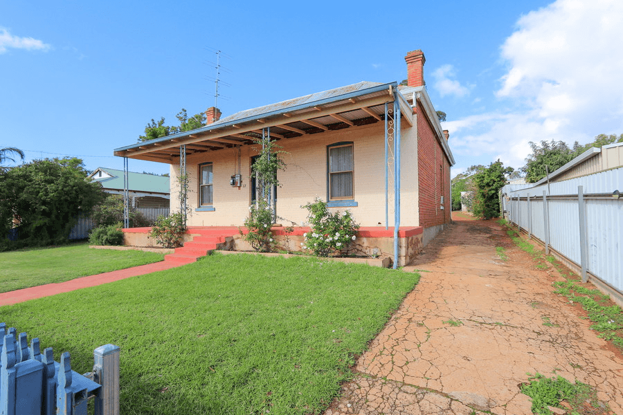 17 Selby Street, NORTHAM, WA 6401