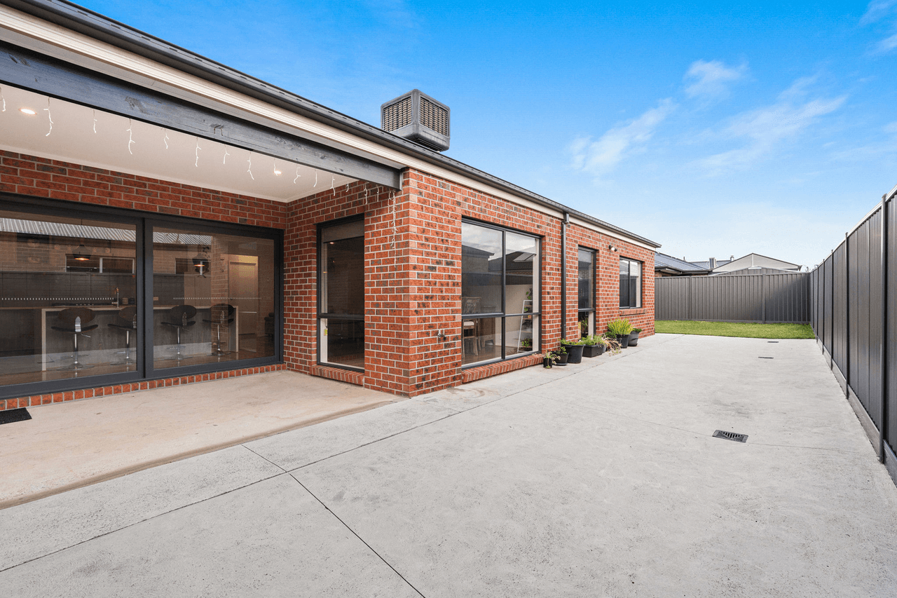 3 Canterbury Road West, LARA, VIC 3212