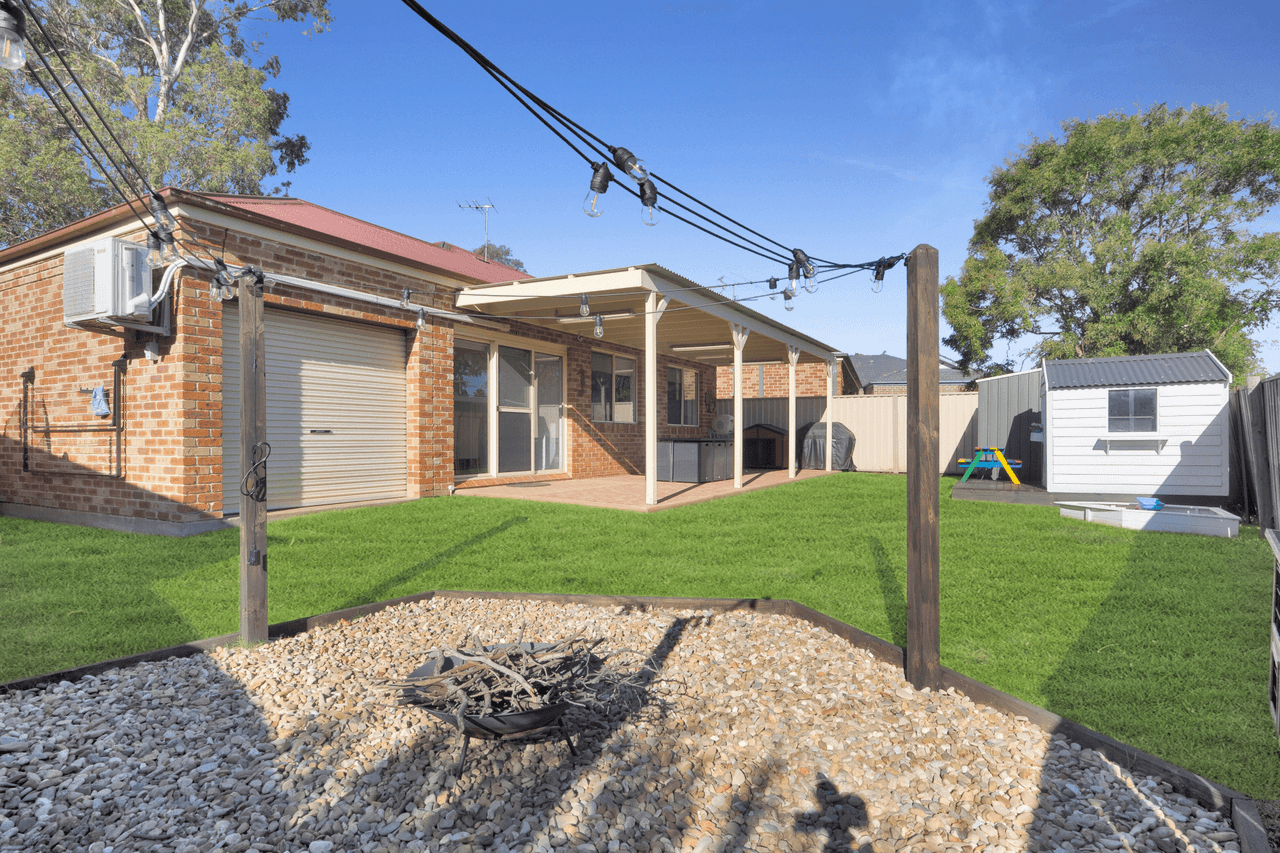 10 Oxley Grove, TAHMOOR, NSW 2573