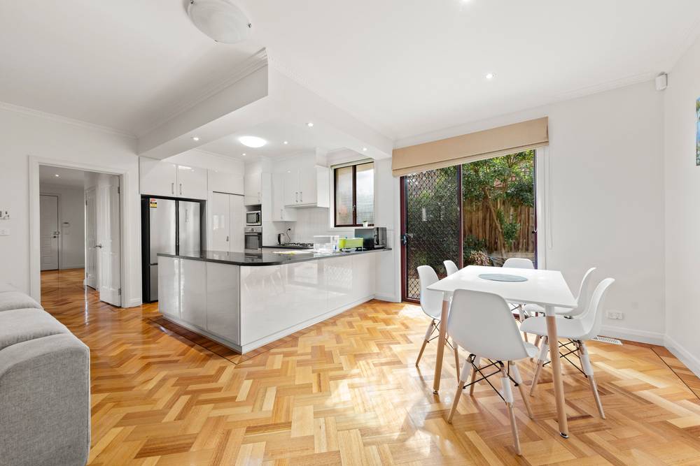 1/17 THE BOULEVARD, GLEN WAVERLEY, VIC 3150