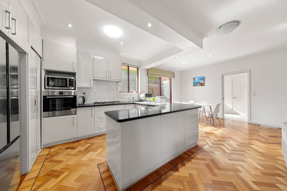 1/17 THE BOULEVARD, GLEN WAVERLEY, VIC 3150