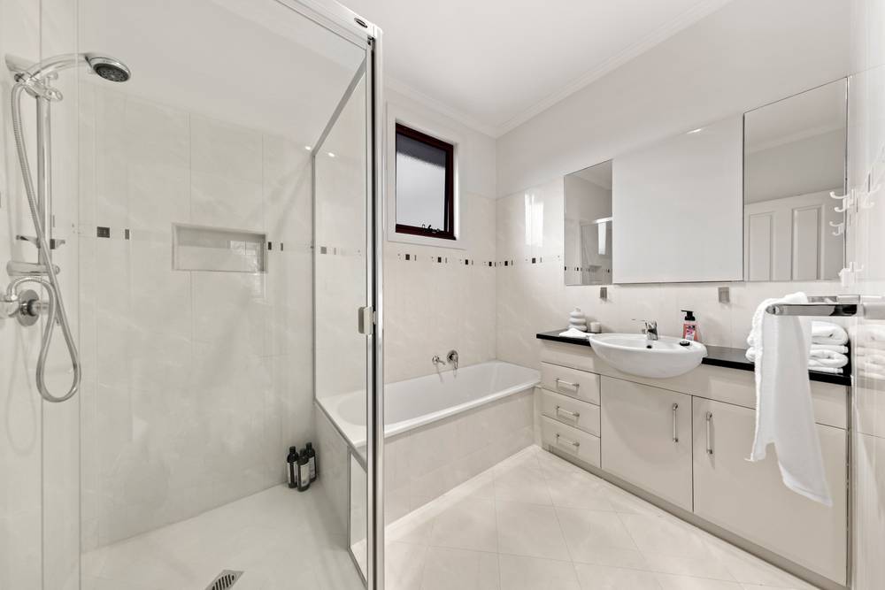 1/17 THE BOULEVARD, GLEN WAVERLEY, VIC 3150