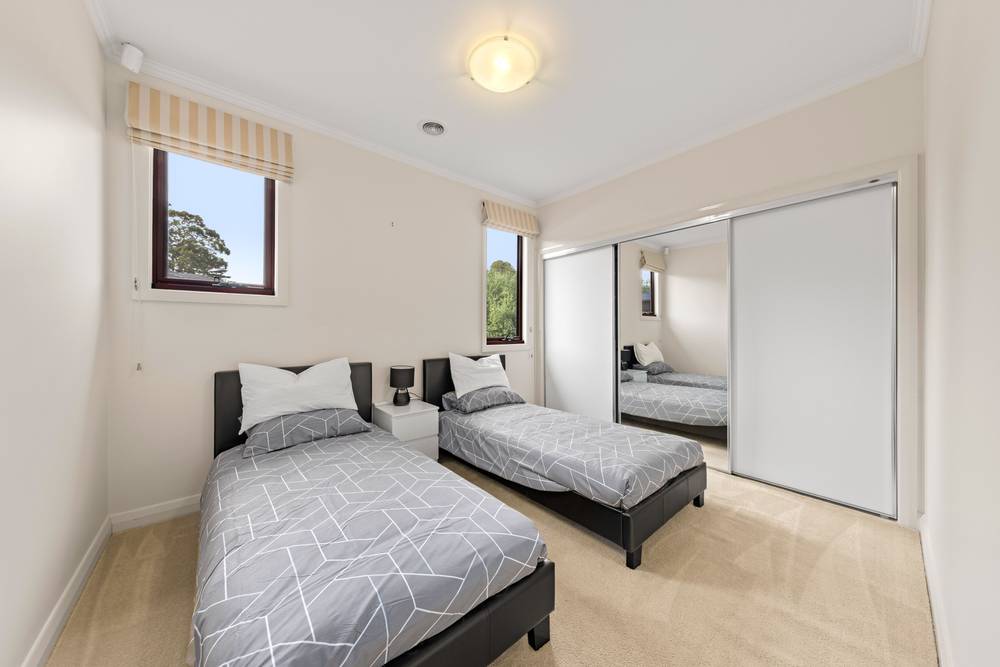 1/17 THE BOULEVARD, GLEN WAVERLEY, VIC 3150