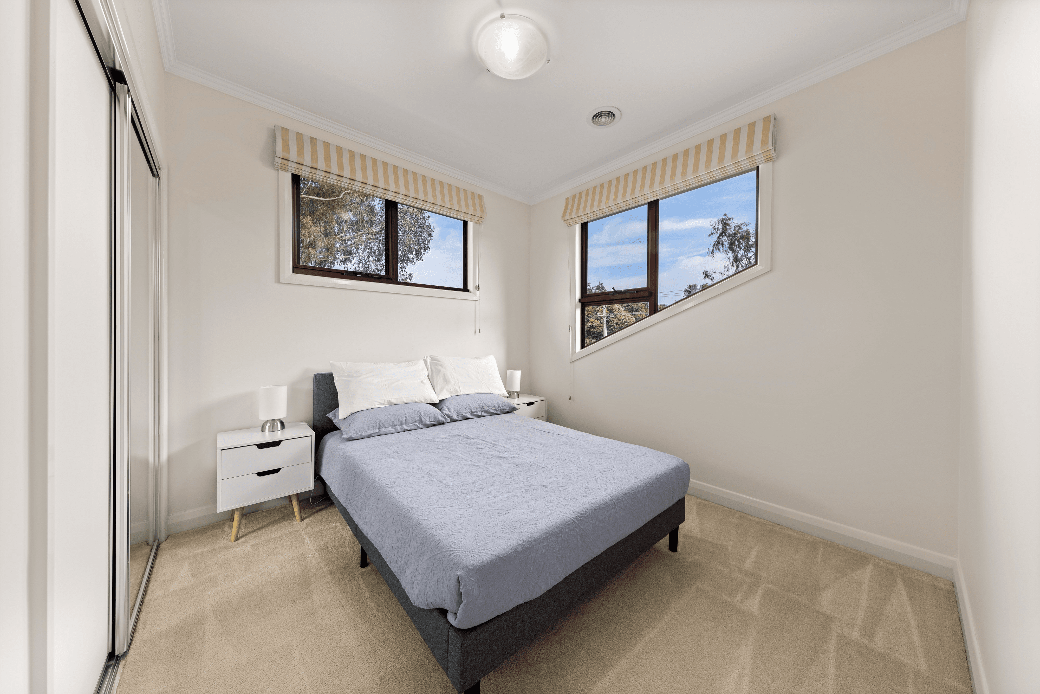 1/17 THE BOULEVARD, GLEN WAVERLEY, VIC 3150