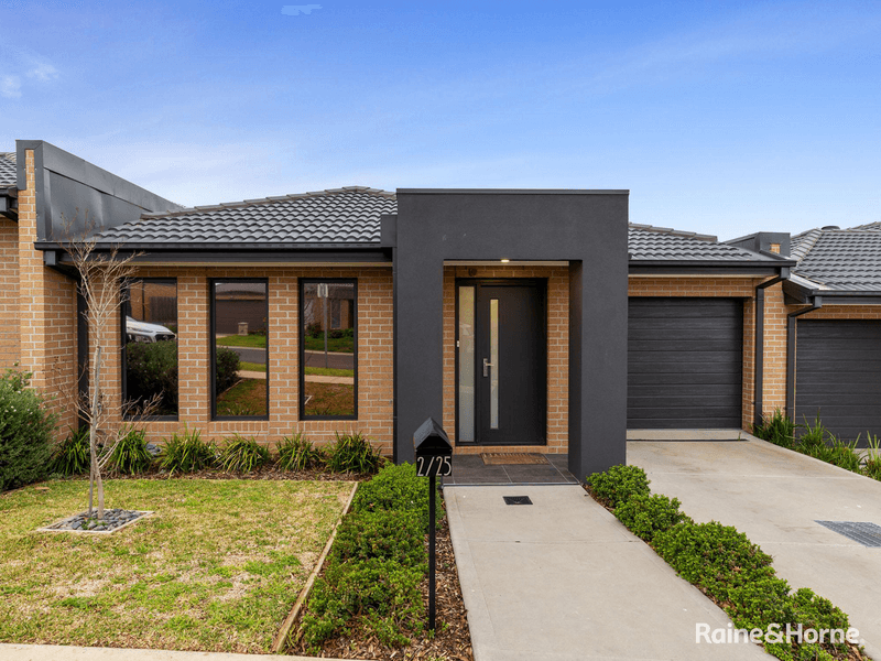 2/25 McCosker Street, SUNBURY, VIC 3429