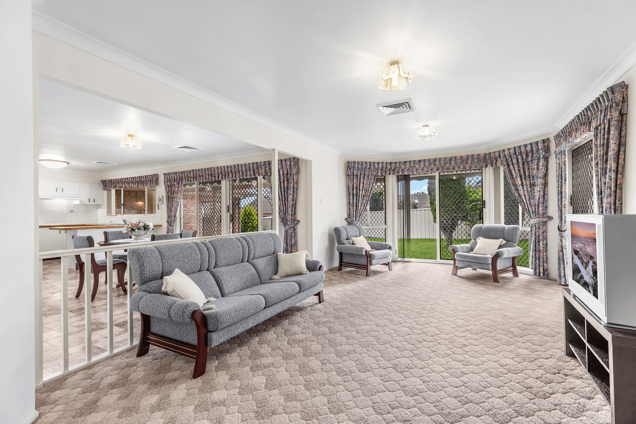 31 Agincourt Crescent, VALENTINE, NSW 2280