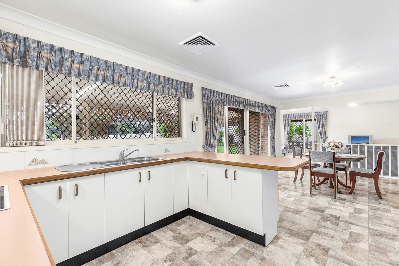 31 Agincourt Crescent, VALENTINE, NSW 2280