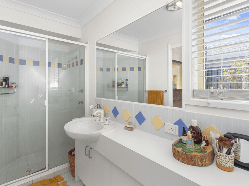 90 Cassowary Drive, Burleigh Waters, QLD 4220