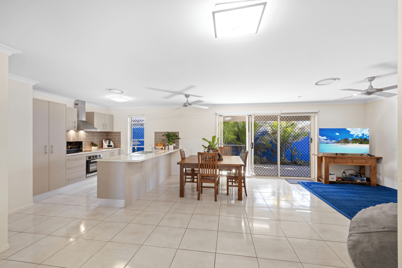 2/21 Kay Avenue, BLI BLI, QLD 4560