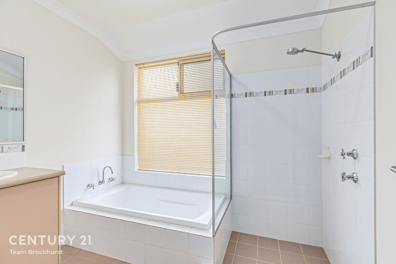 8 Mortlock Cove, Gosnells, WA 6110