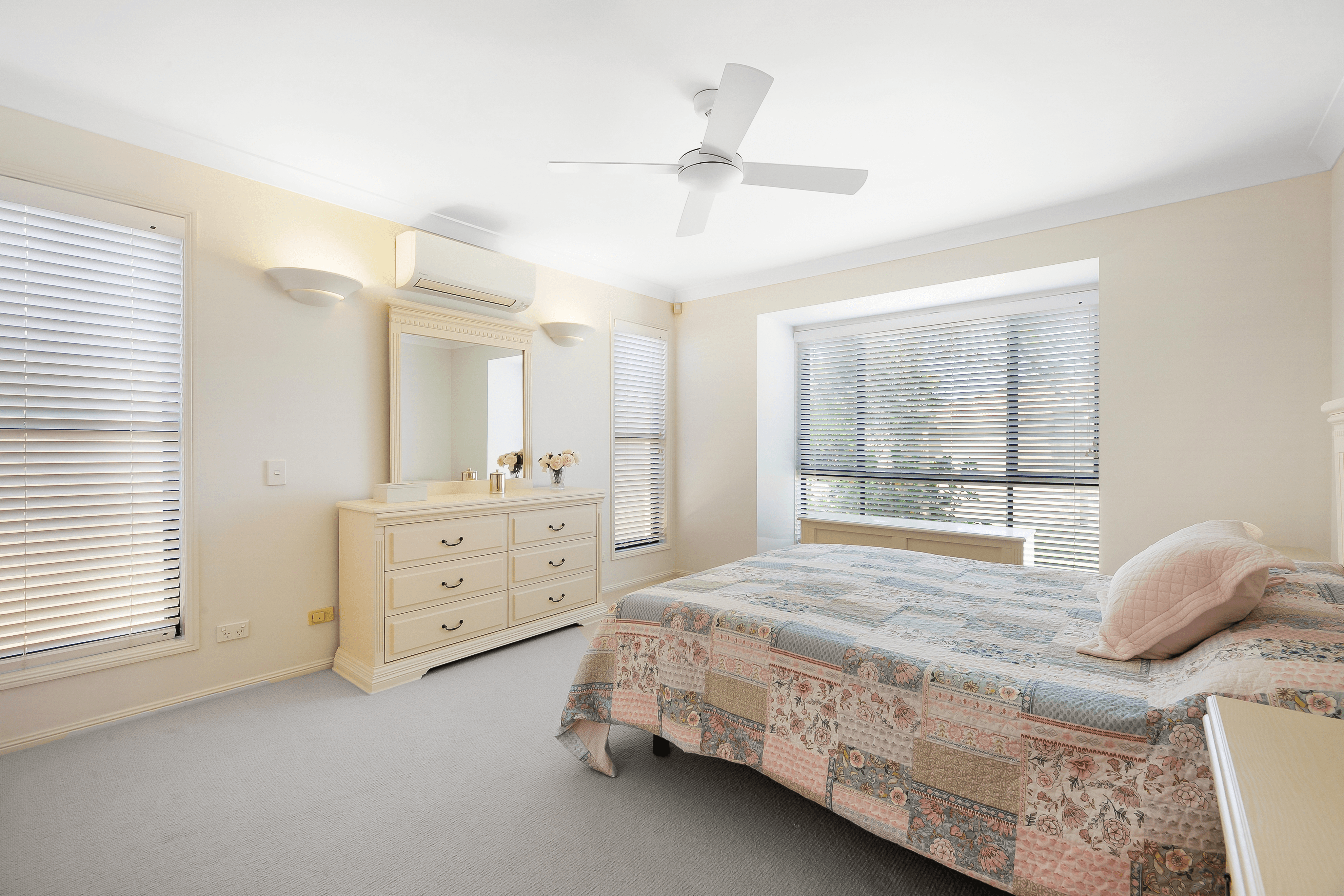 31 Deborah Avenue, BENOWA WATERS, QLD 4217