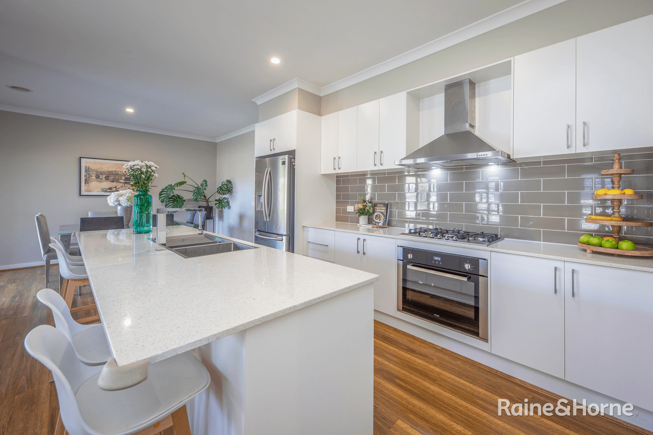 21 Lewis Place, SUNBURY, VIC 3429