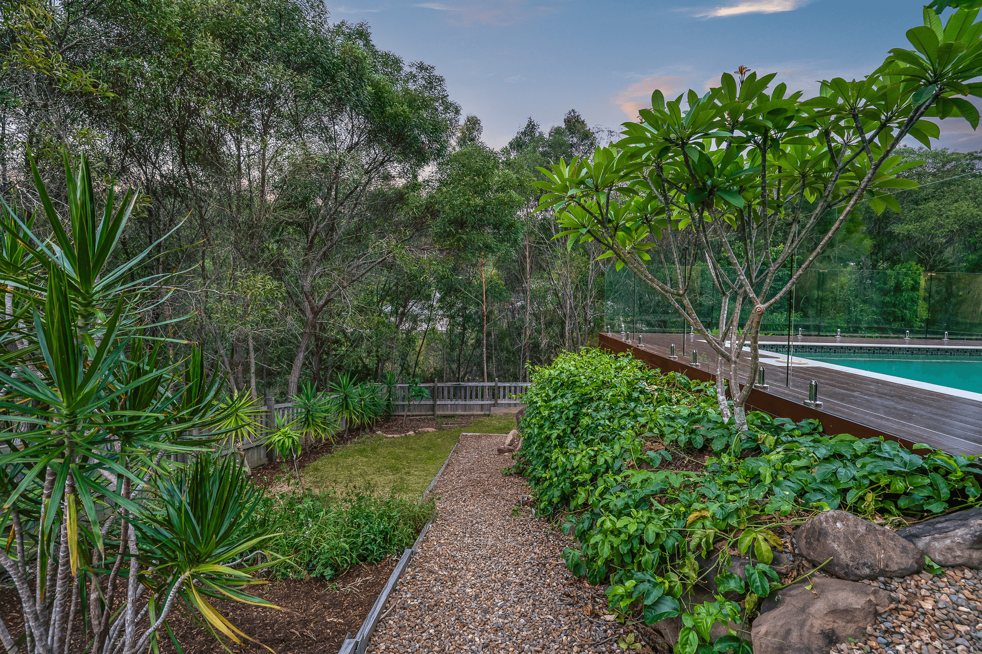 9 Button Quail Court, GILSTON, QLD 4211