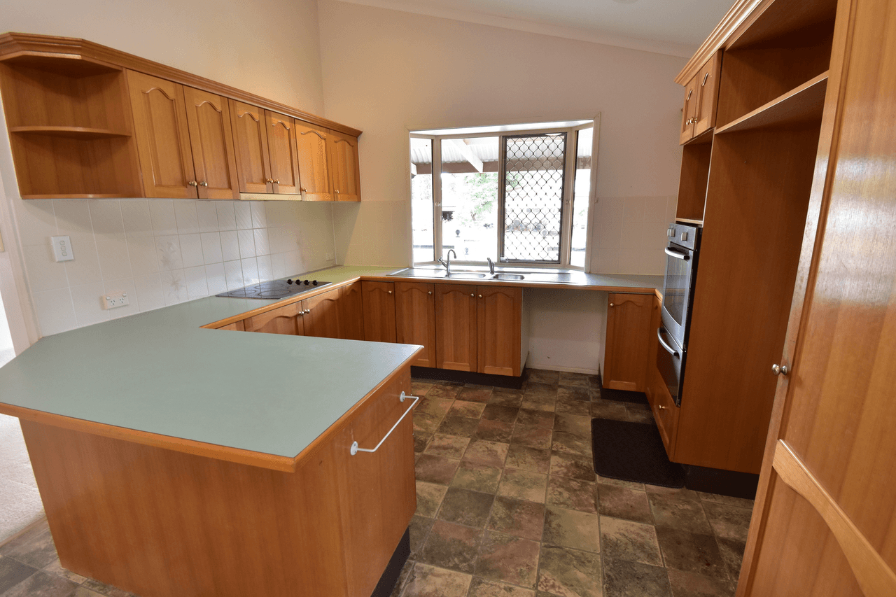 27 Robin Road, LONGREACH, QLD 4730