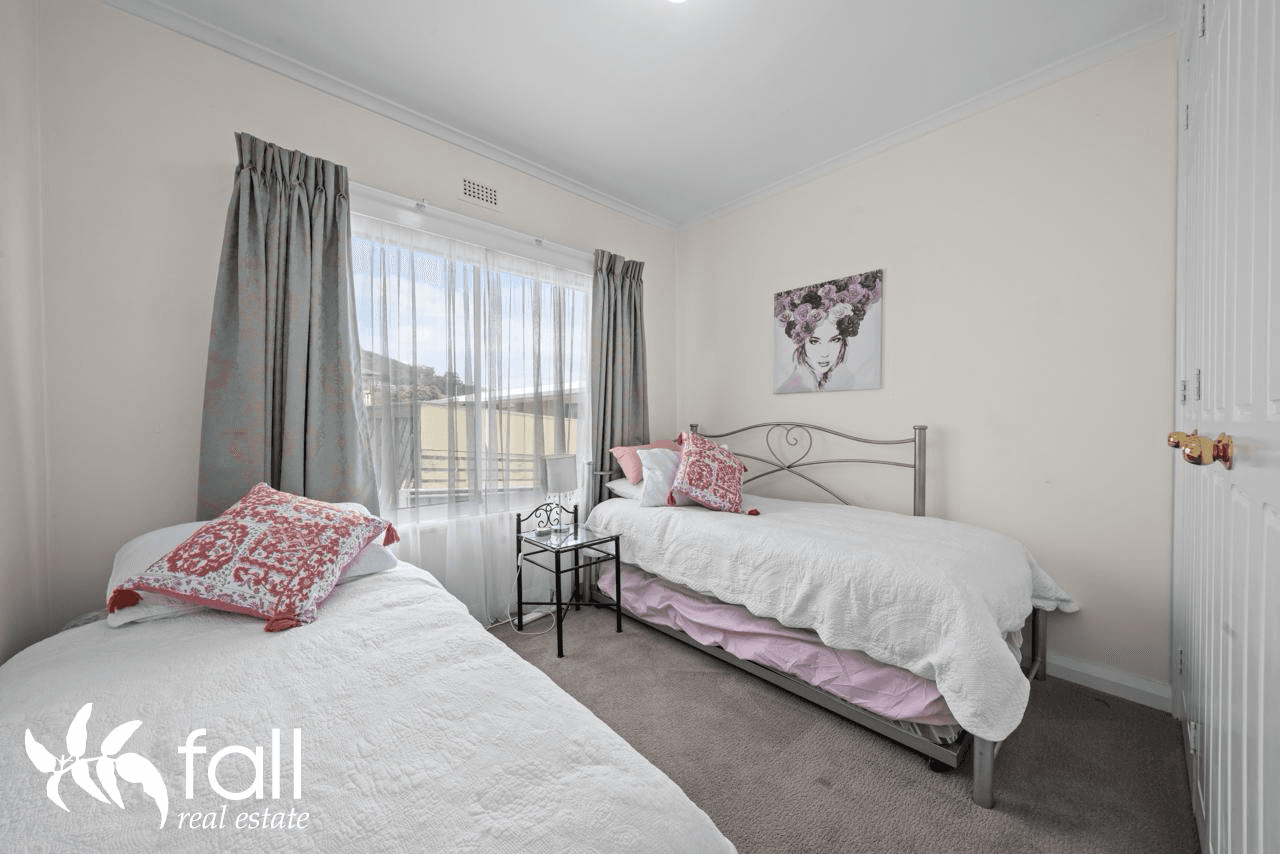 132 East Derwent Highway, LINDISFARNE, TAS 7015