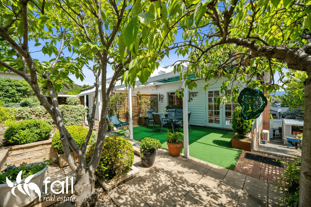 132 East Derwent Highway, LINDISFARNE, TAS 7015