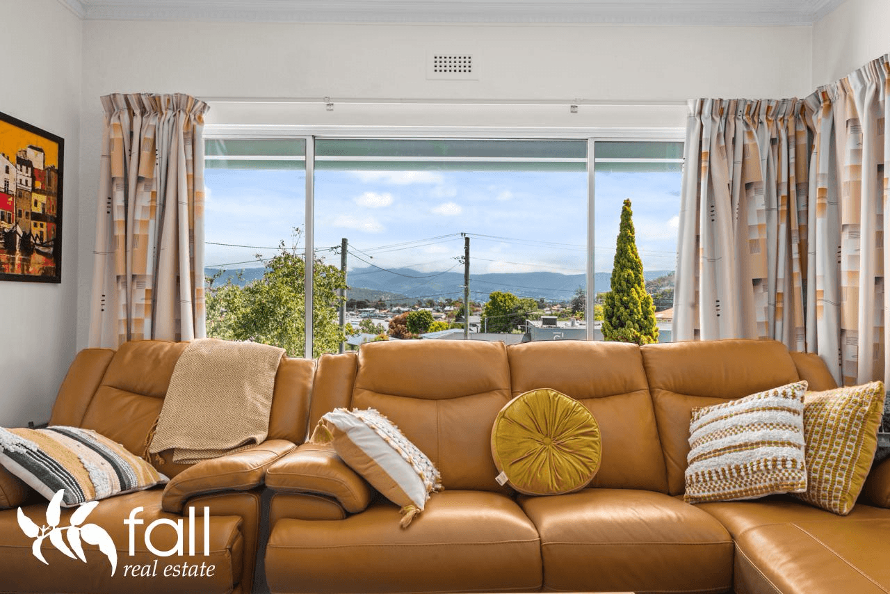 132 East Derwent Highway, LINDISFARNE, TAS 7015