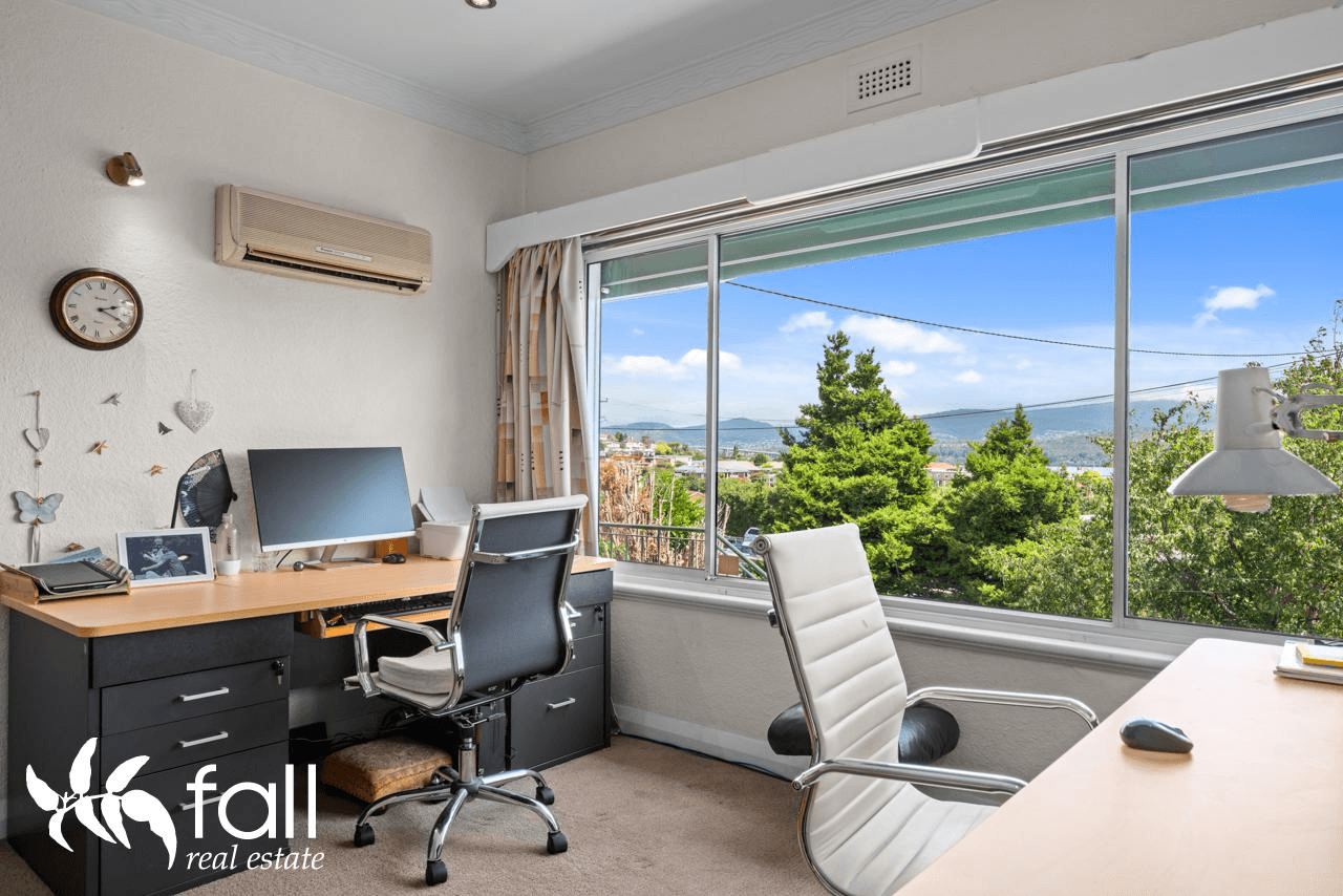 132 East Derwent Highway, LINDISFARNE, TAS 7015