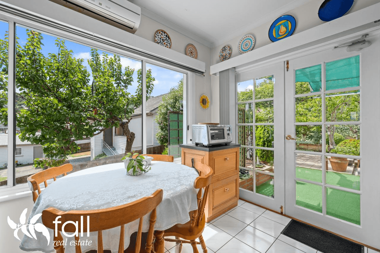 132 East Derwent Highway, LINDISFARNE, TAS 7015