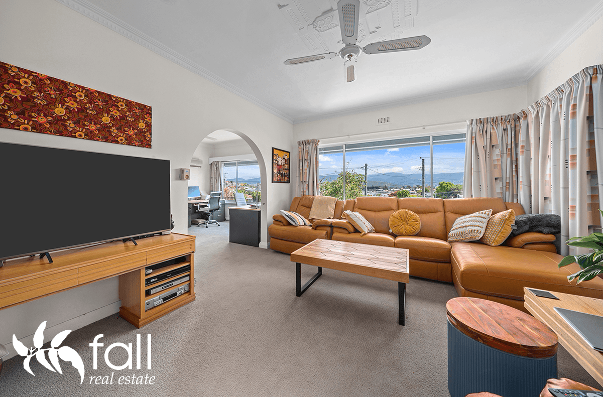 132 East Derwent Highway, LINDISFARNE, TAS 7015