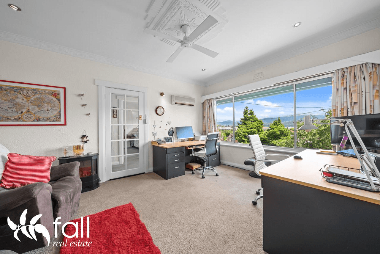 132 East Derwent Highway, LINDISFARNE, TAS 7015