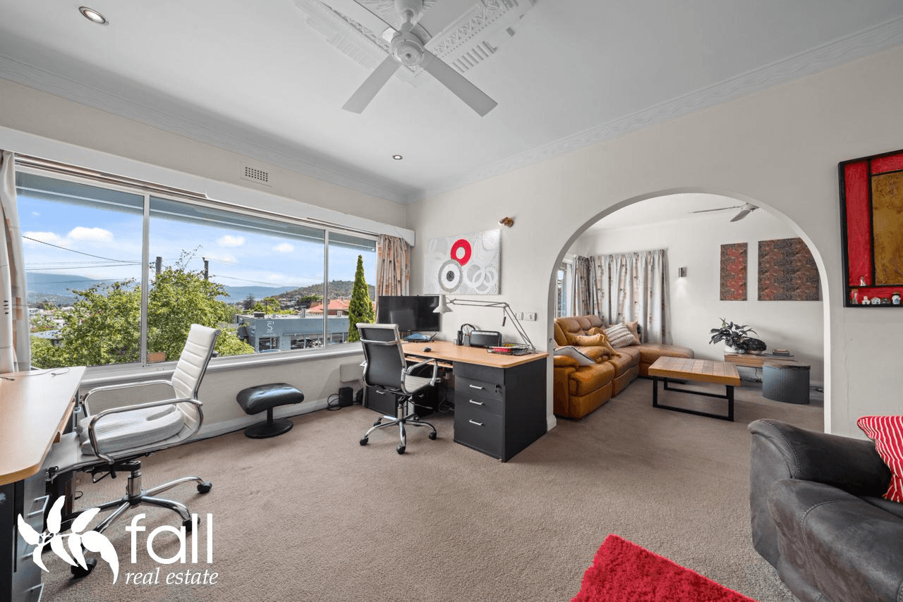 132 East Derwent Highway, LINDISFARNE, TAS 7015