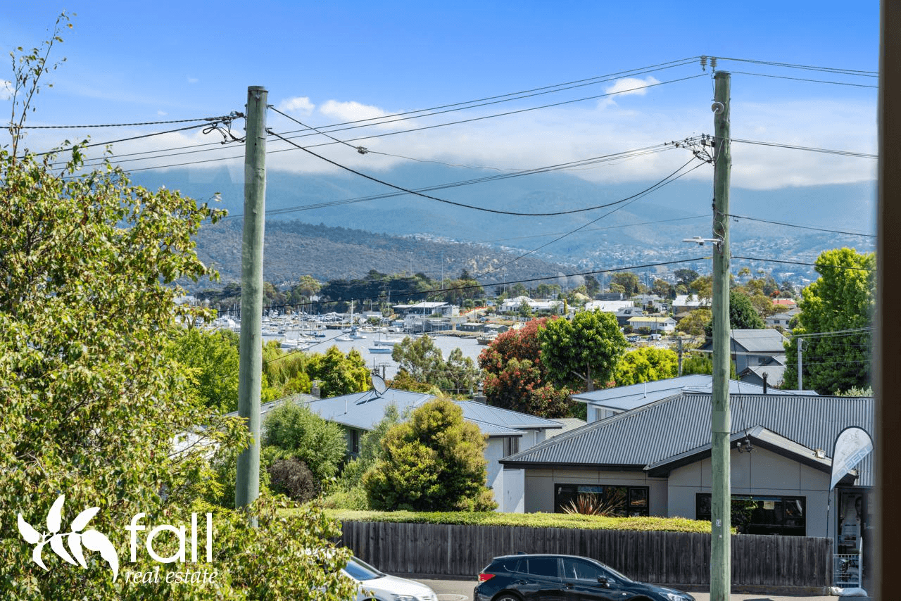 132 East Derwent Highway, LINDISFARNE, TAS 7015