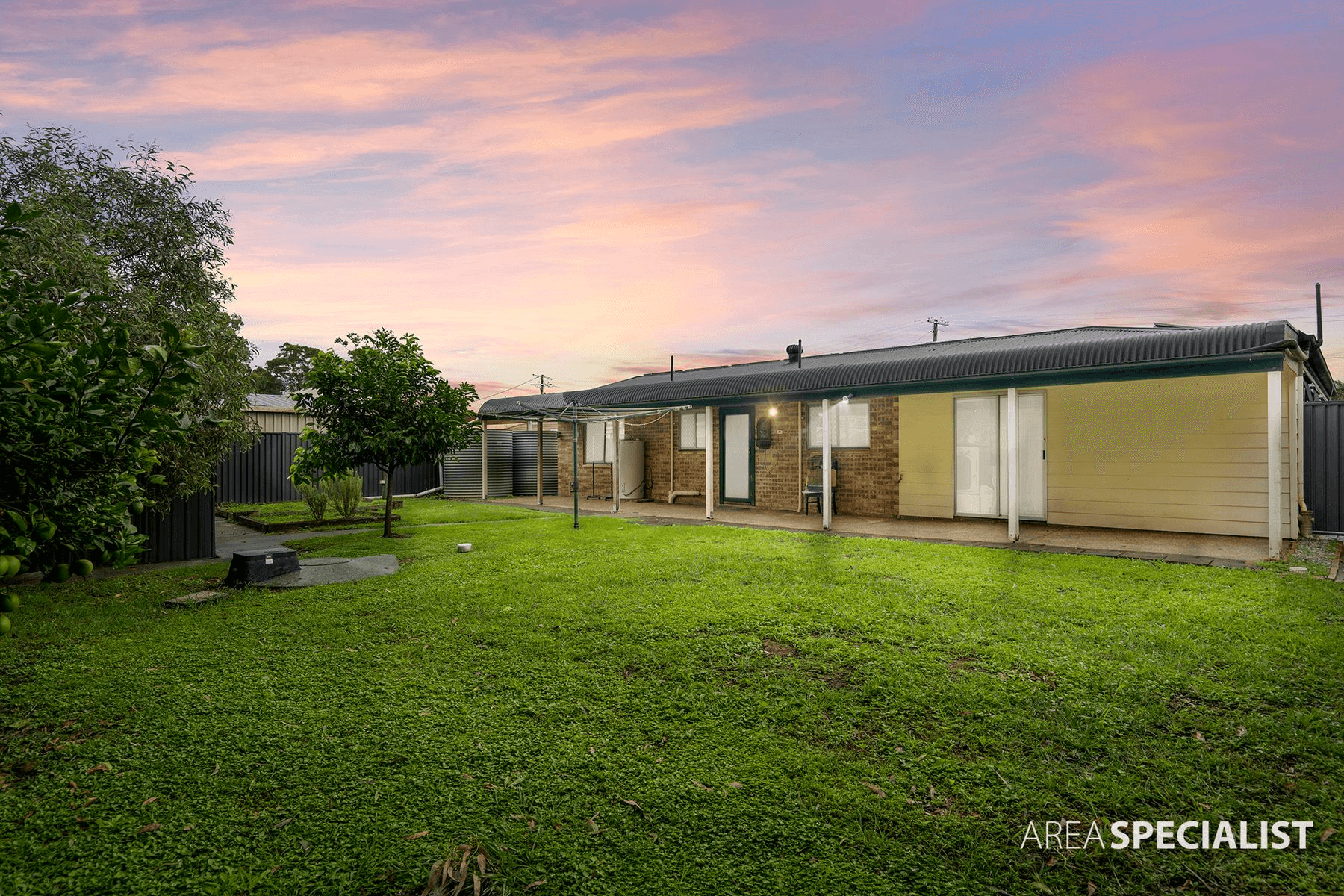 23 Pine Street, JACOBS WELL, QLD 4208