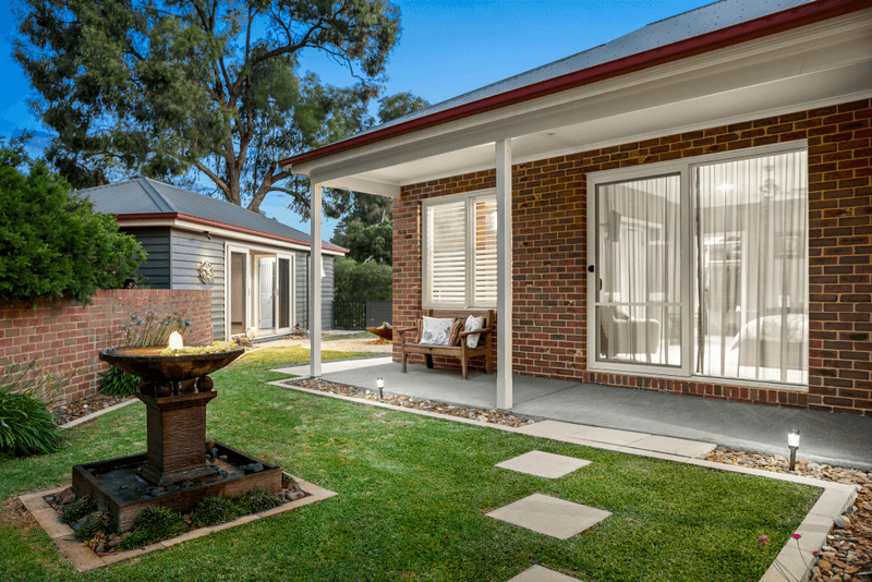 19 Barooga Drive, WONGA PARK, VIC 3115