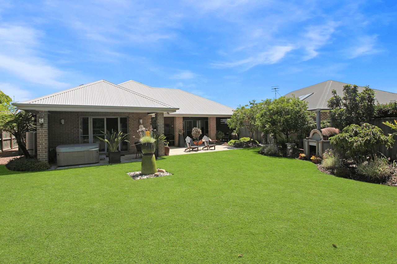 18 Leeward Circuit, TEA GARDENS, NSW 2324