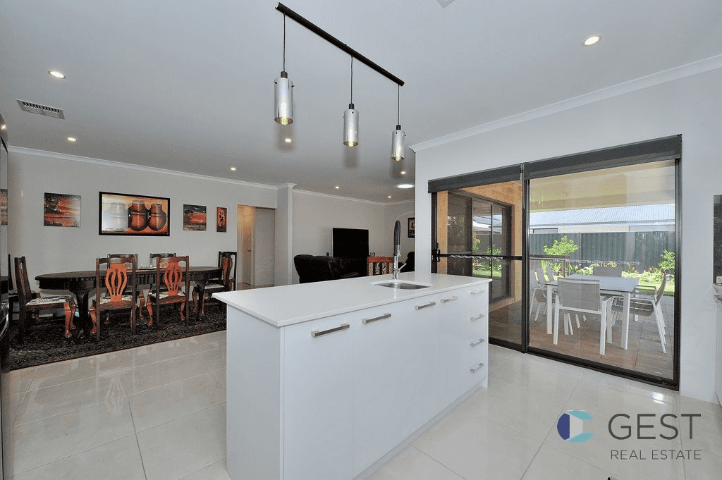 17 WASKERLY Place, AVELEY, WA 6069