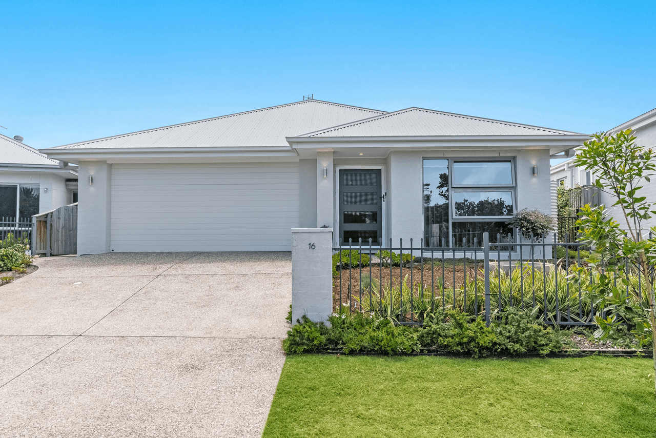 16 The Drive, YAMBA, NSW 2464